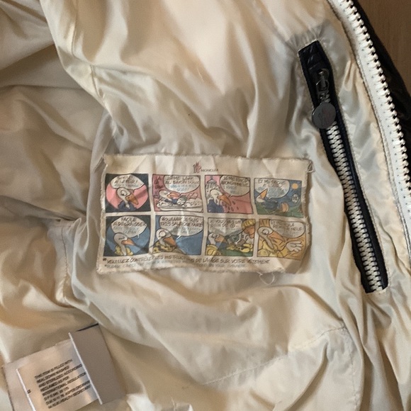 Moncler short, down puffer jacket in navy blue and off-white, size 2 - Picture 14 of 15